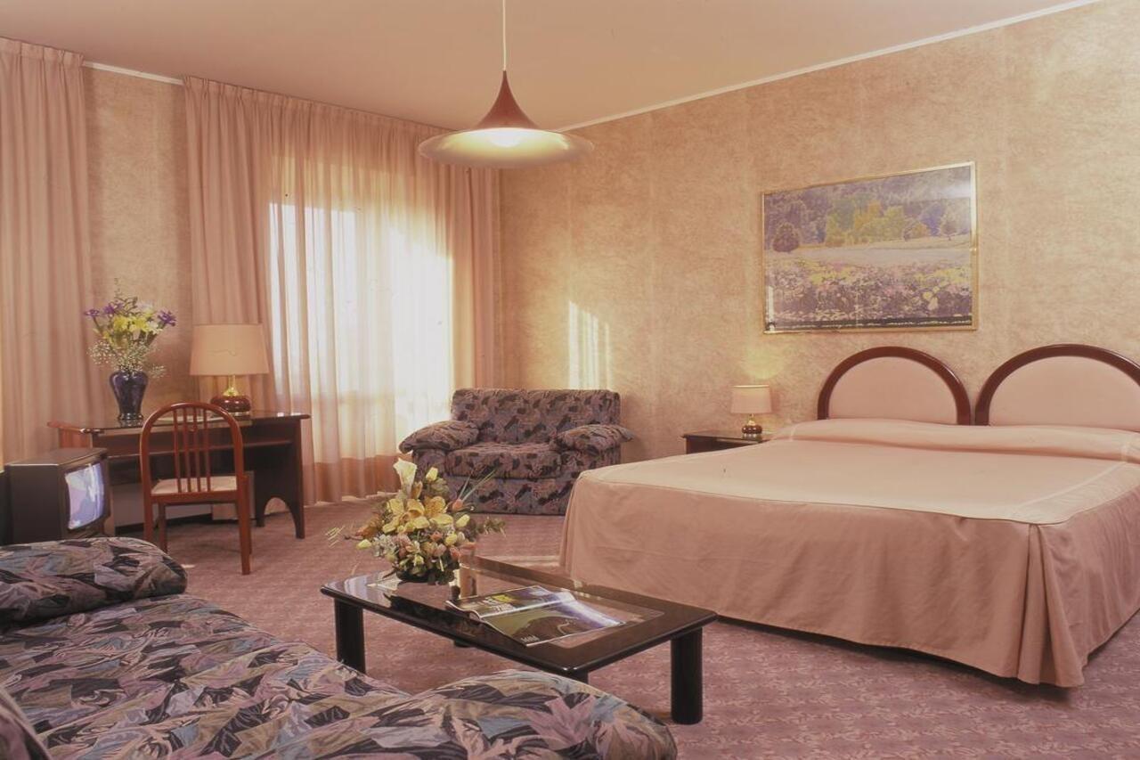 Balletti Palace Hotel Viterbo Szoba fotó