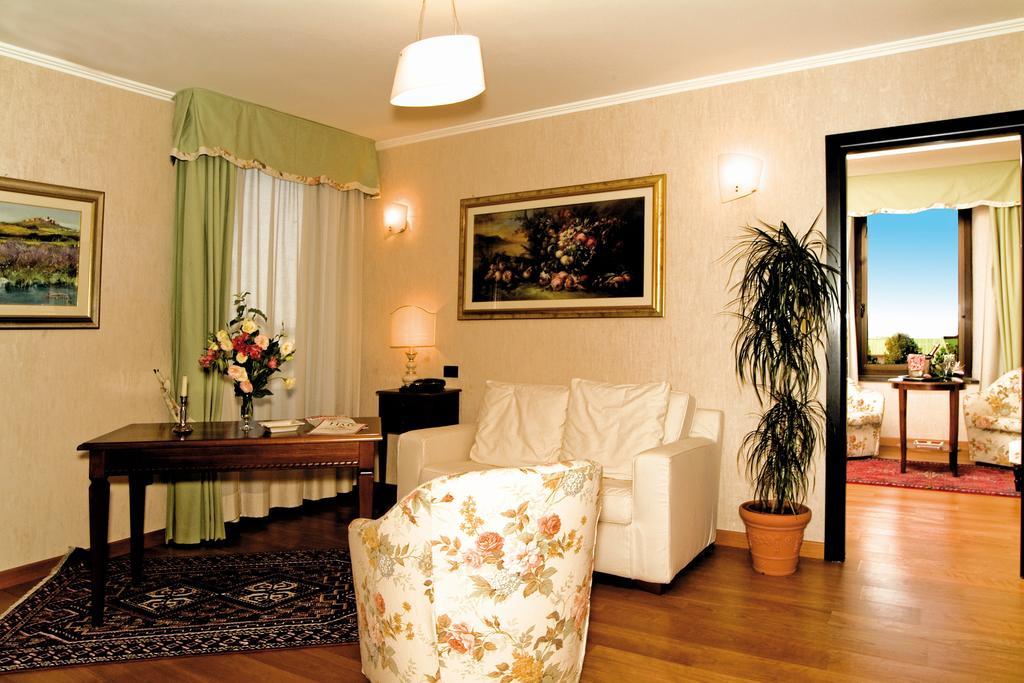 Balletti Palace Hotel Viterbo Szoba fotó